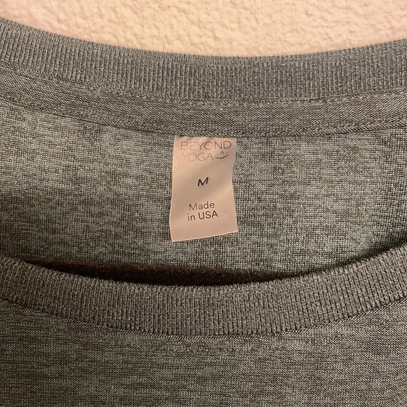 Beyond Yoga Featherweight Long
Sleeve T-Shirt size M - Picture 3 of 6